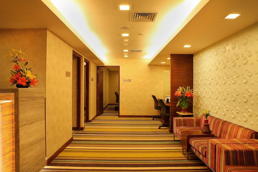 The Metropolitan Hotel and Spa New Delhi - Interior