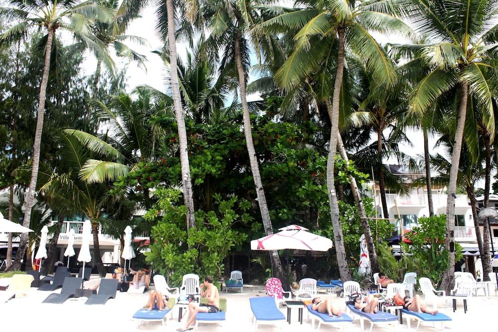 CocoLoco Boracay Beach Resort - Beach