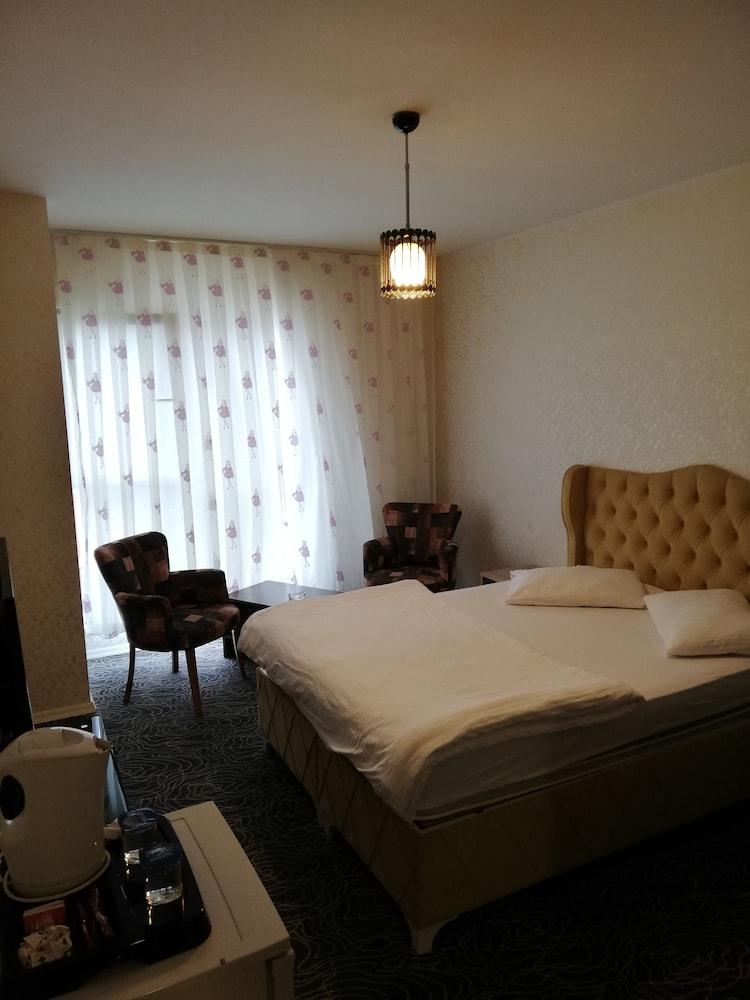 Pin Suites - Room