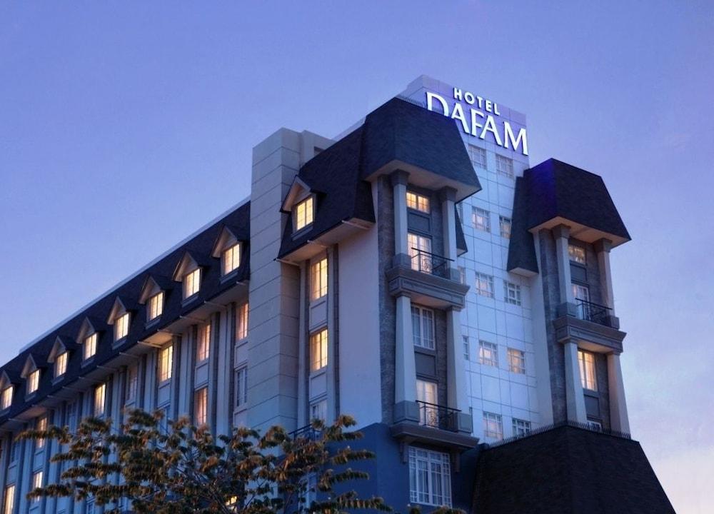 Hotel Dafam Semarang - Featured Image