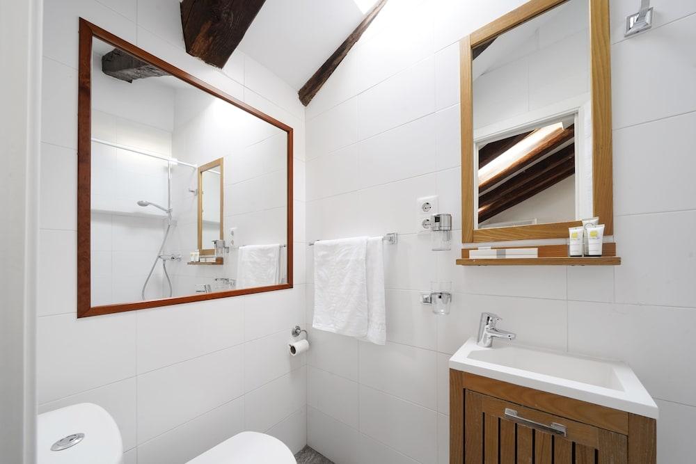 Cuento Apartments - Bathroom