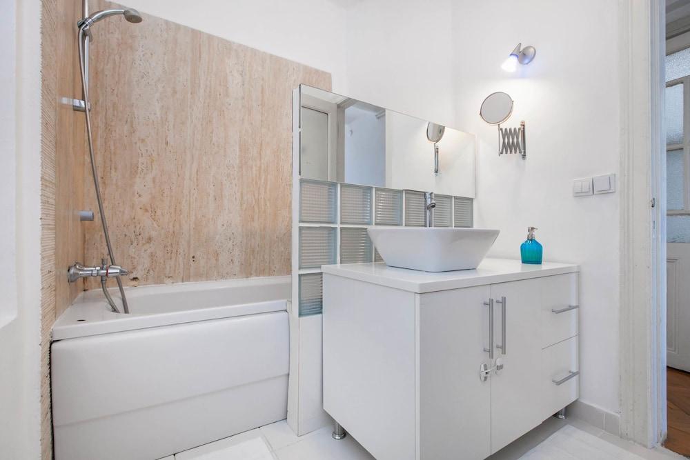 Ev Apartments Cihangir - Bathroom