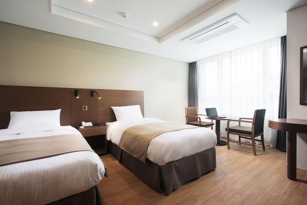 Crown Harbor Hotel Busan - Room