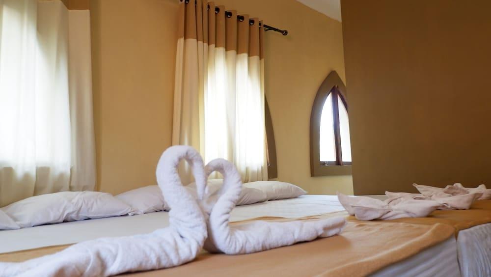 Hotel Syariah Larismanis - Room