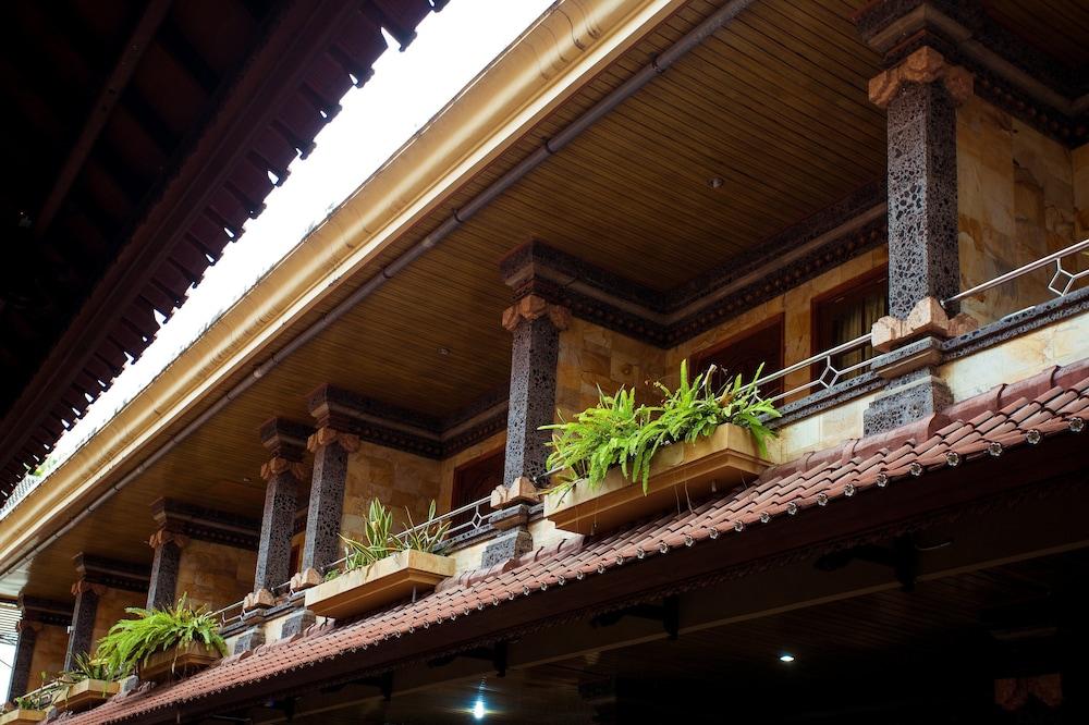 Segara Sadhu Inn Kuta by ecommerceloka - Exterior detail