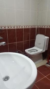 Layalina Apartment - Bathroom Sink