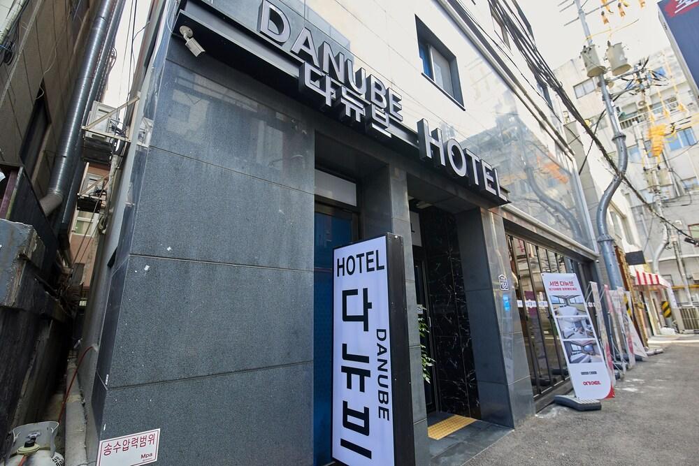 Danube HOTEL - Featured Image