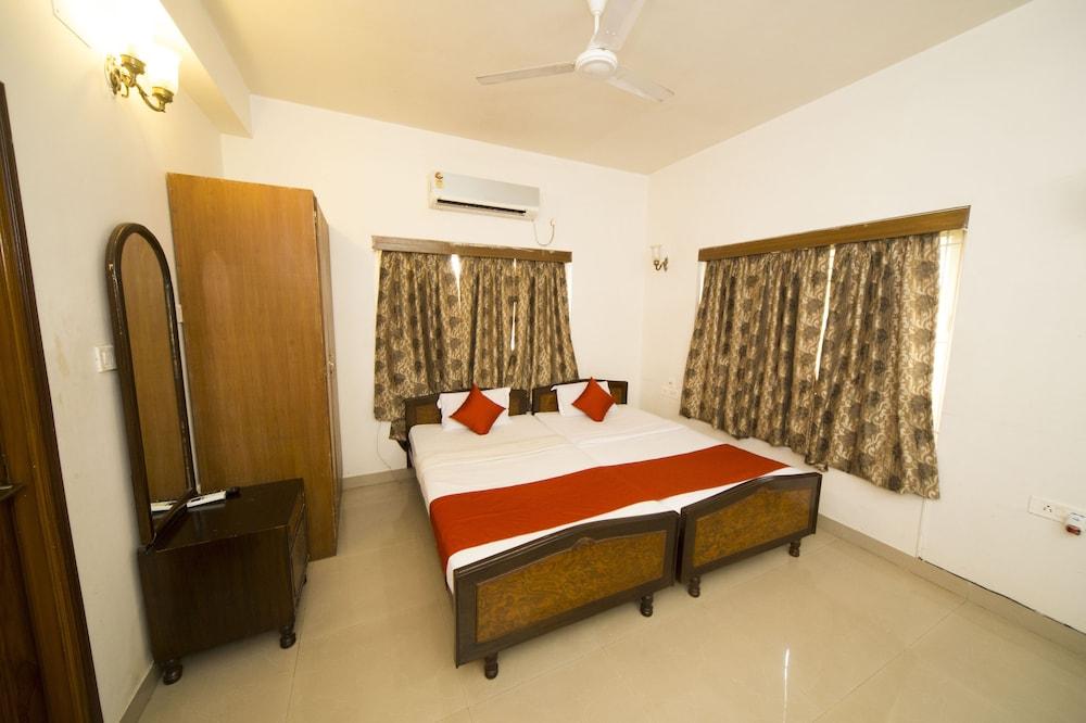 Coral Residency IA 179 Sector 3 - Room
