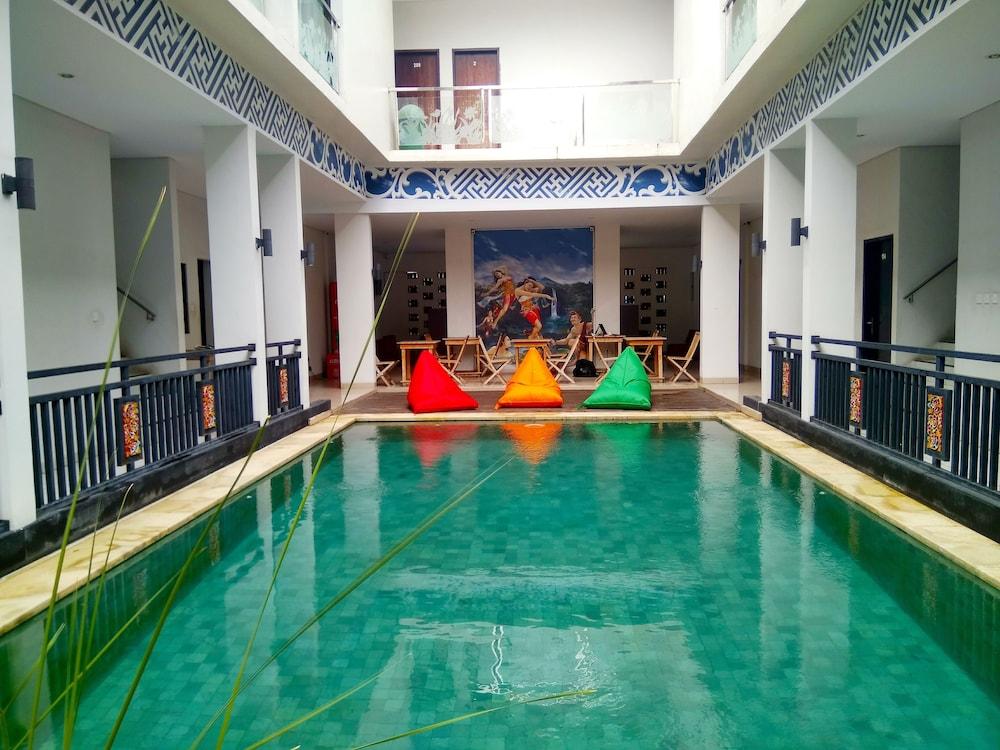 Mahayana Kuta Hotel - Outdoor Pool