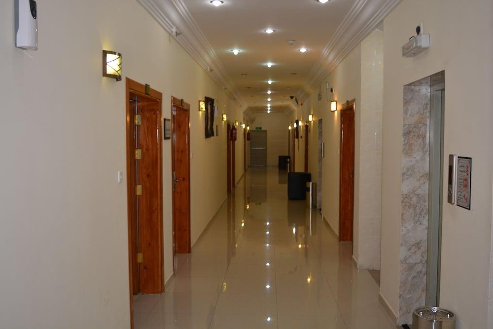 Alnahdi Aparthotels - Lobby Sitting Area