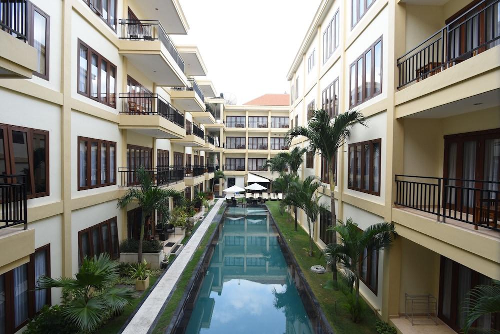 Kuta Townhouse Apartments - Pool