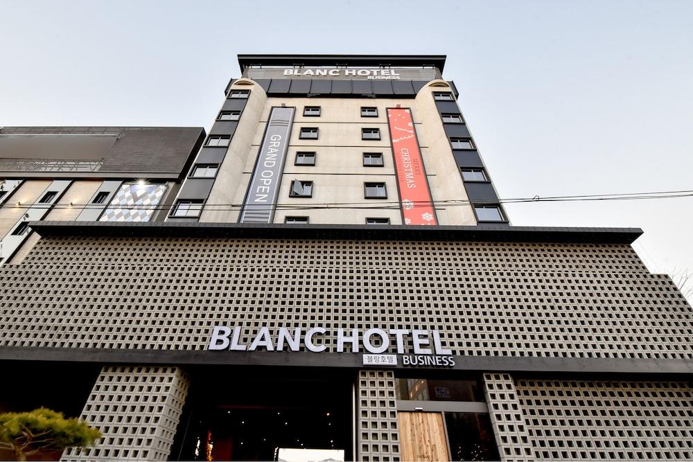 BLANC Business Hotel - Exterior
