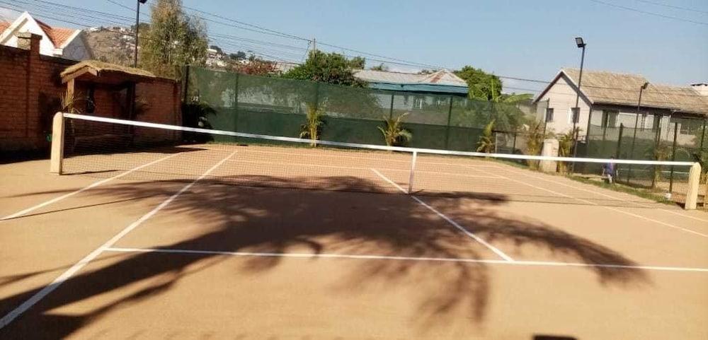 Arche De Noé Hotel - Tennis Court