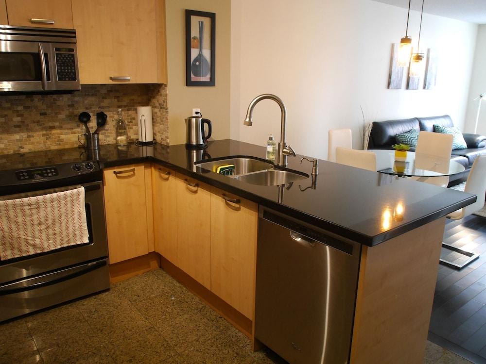 Amazing New 1BR Condo with Parking - Private kitchen