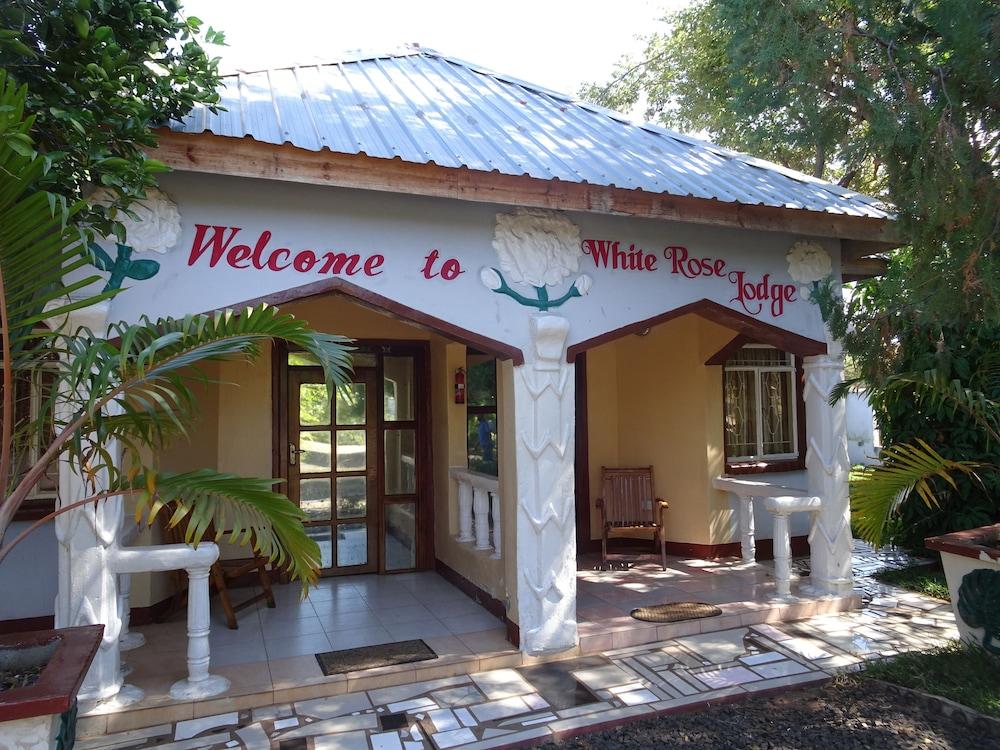 White Rose Lodge - Featured Image