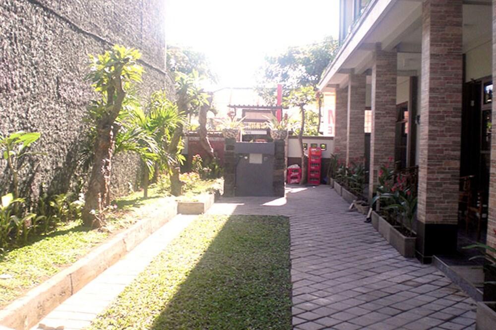 GM Bali Guesthouse - Property Grounds