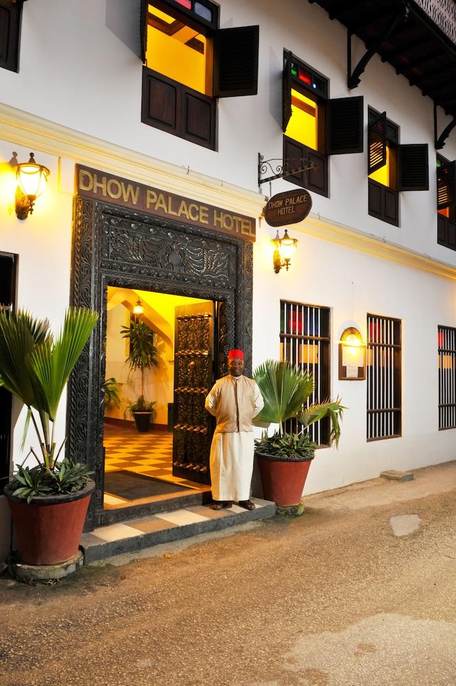 Dhow Palace Hotel - Featured Image