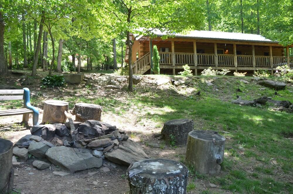 Panther Creek Cabins - Property Grounds