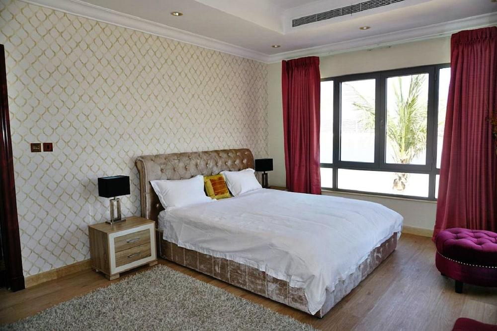 I am Signature Villa In Palm Jumeirah - Room