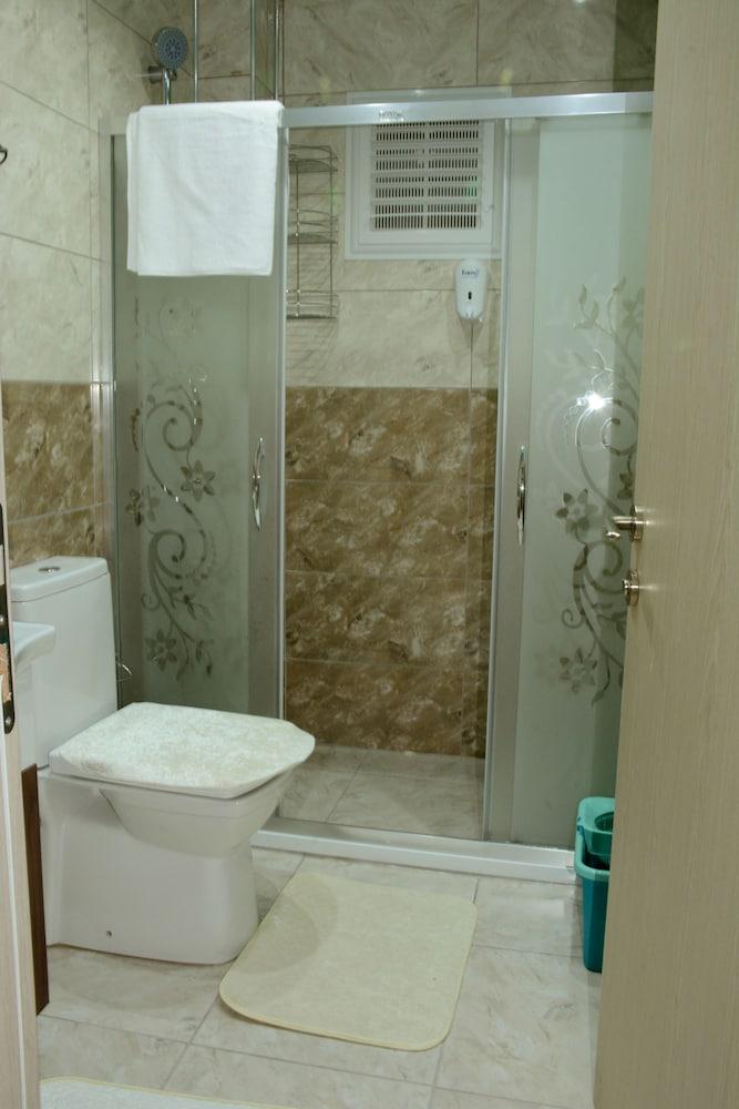 Sar Apartment Suites - Bathroom