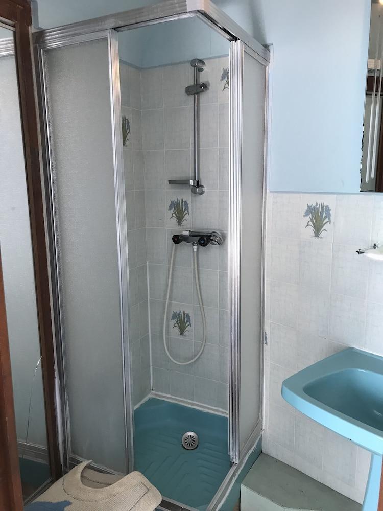 Hotel Mazmoura - Bathroom Shower