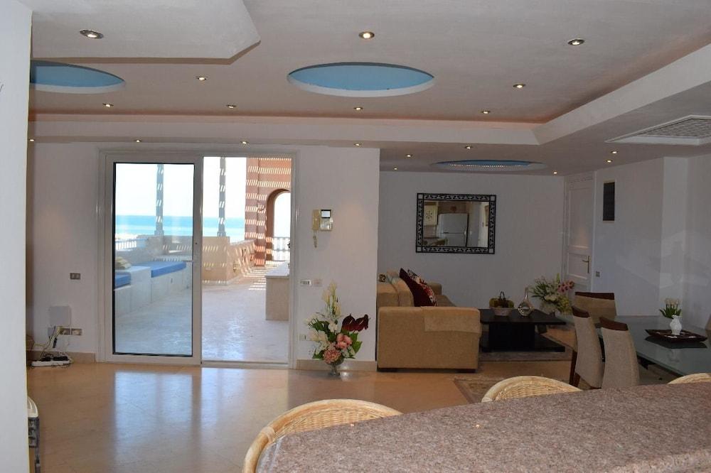 Amazing Penthouse with Sea and Roof Pool - Living Area