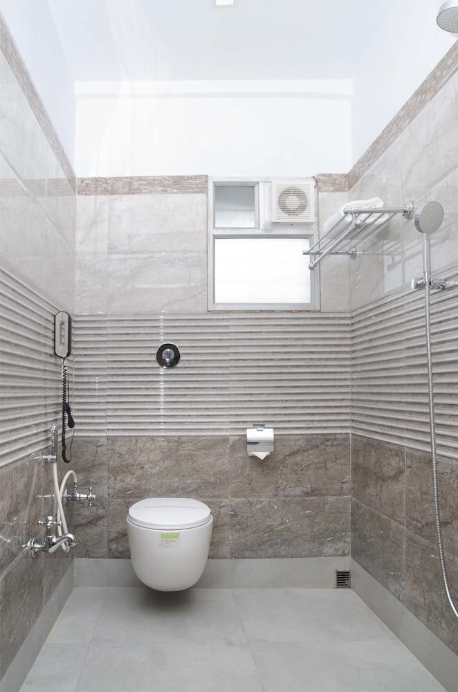 Hotel Thames International - Bathroom
