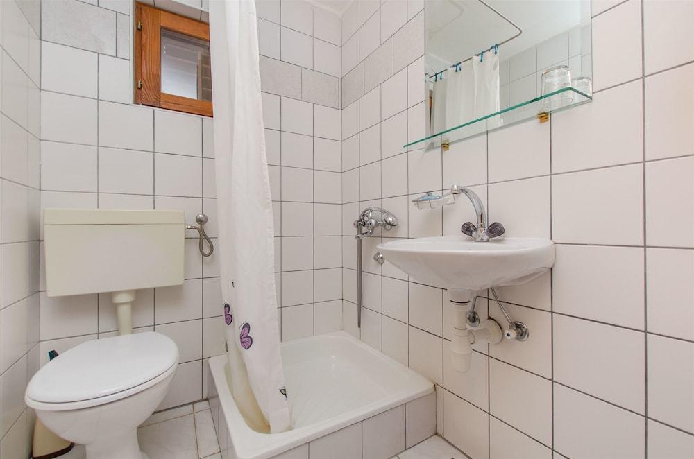 House Perkušić - Bathroom