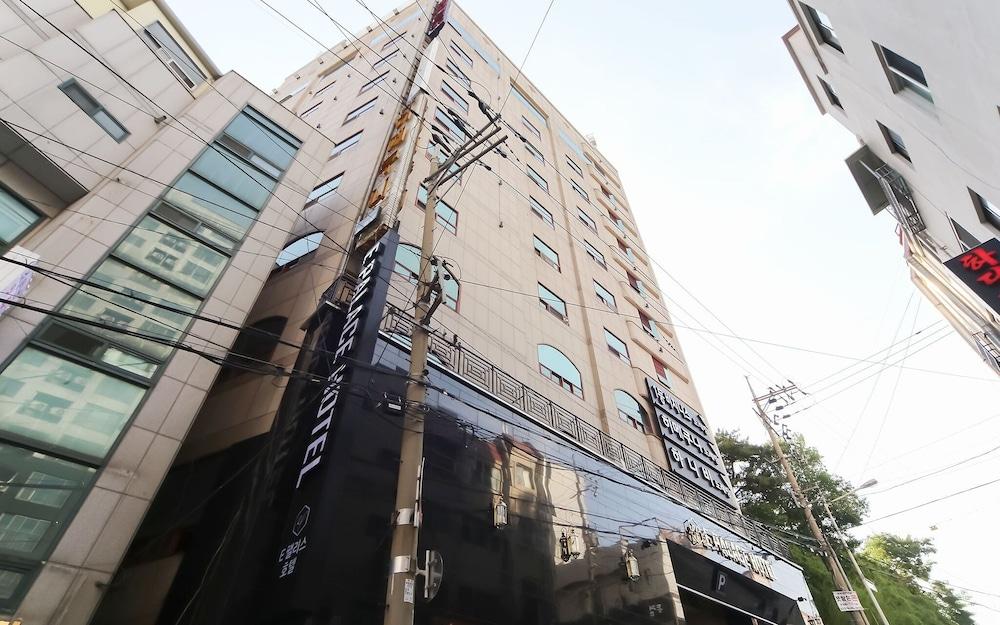 Busan Hadan E Palace Hotel - Exterior