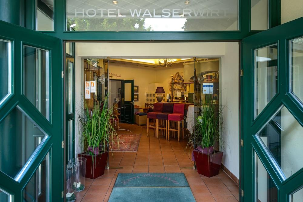 Hotel Walserwirt - Interior Entrance