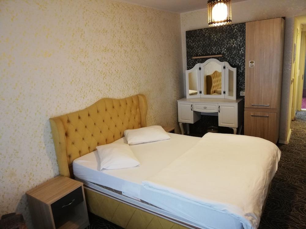 Pin Suites - Room