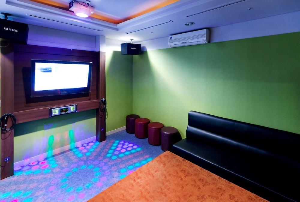 Hanwha Resort Haeundae - Karaoke Room