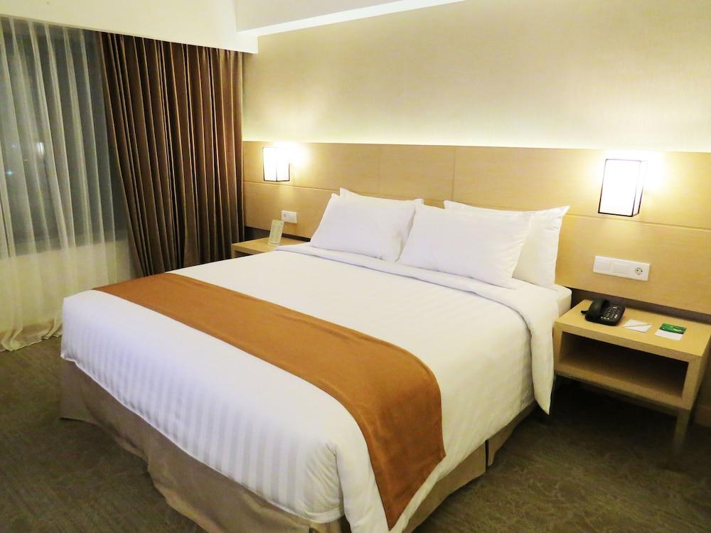 Aston Semarang Hotel & Convention Center - Guestroom