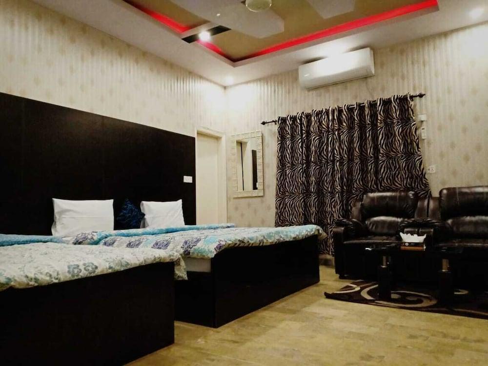 Hotel Defence Inn - Room