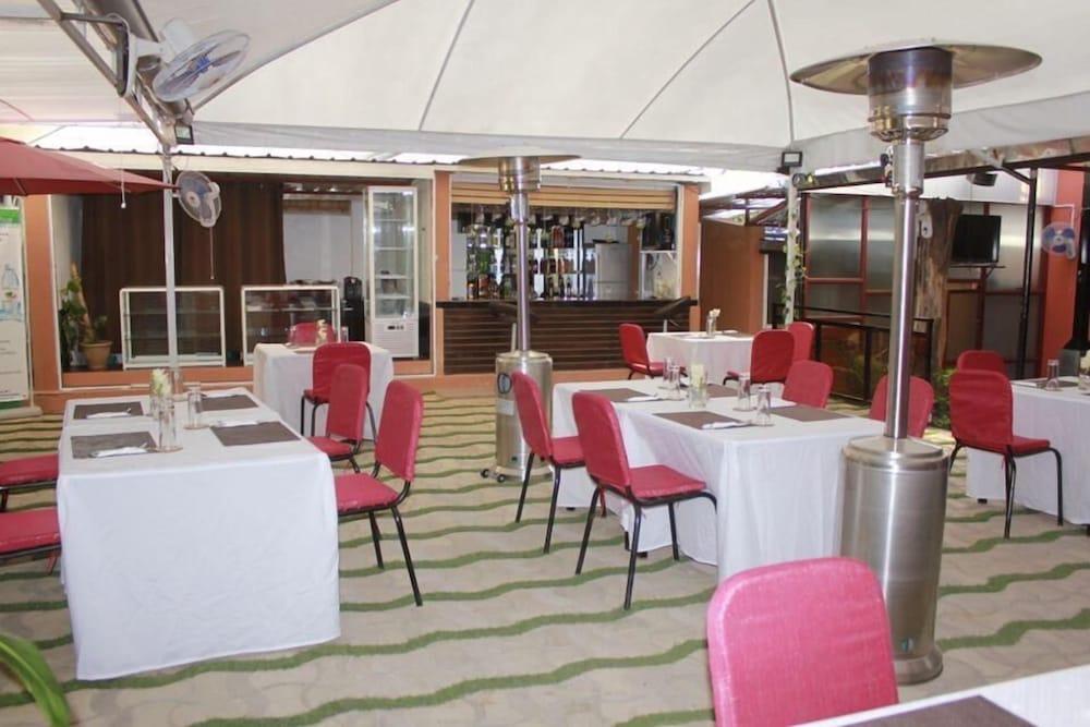 Green Resort Antsakaviro - Restaurant