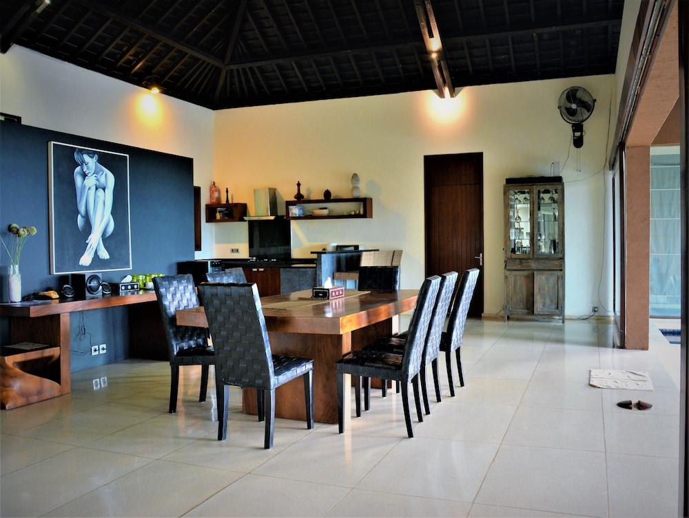 Villa Tiara Lombok Island - Interior Entrance