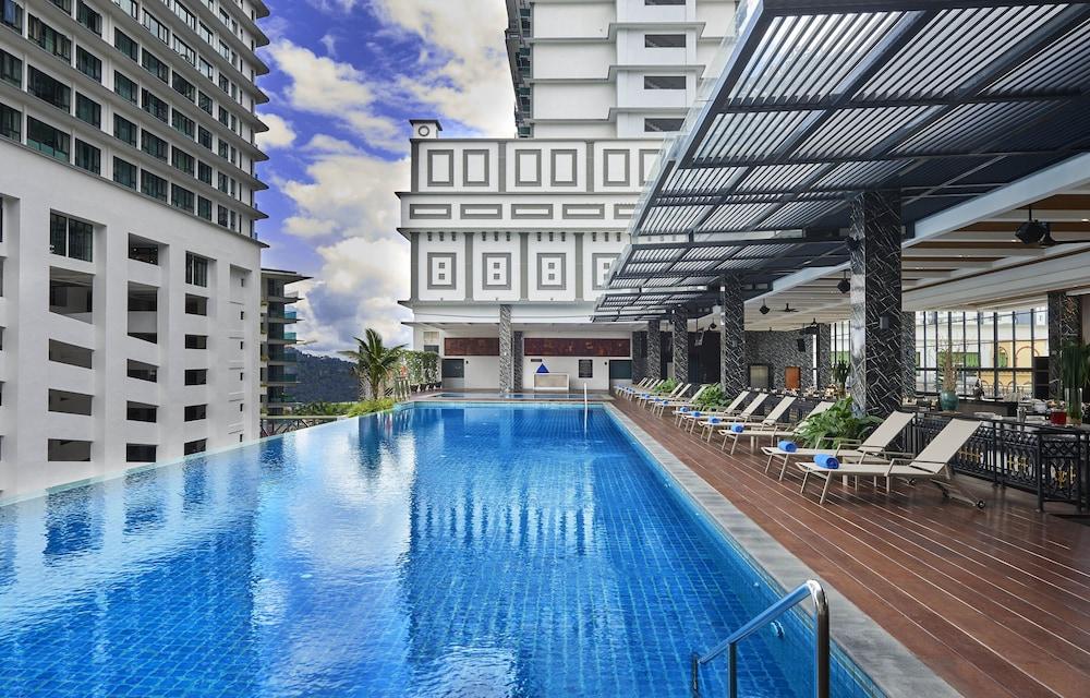 Geo Resort & Hotel - Infinity Pool