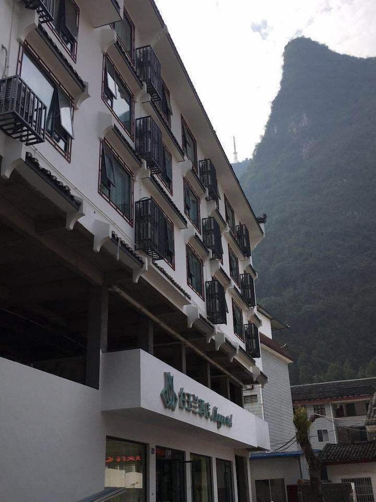 Magnolia Guilin Yangshuo West Street Hotel - Featured Image