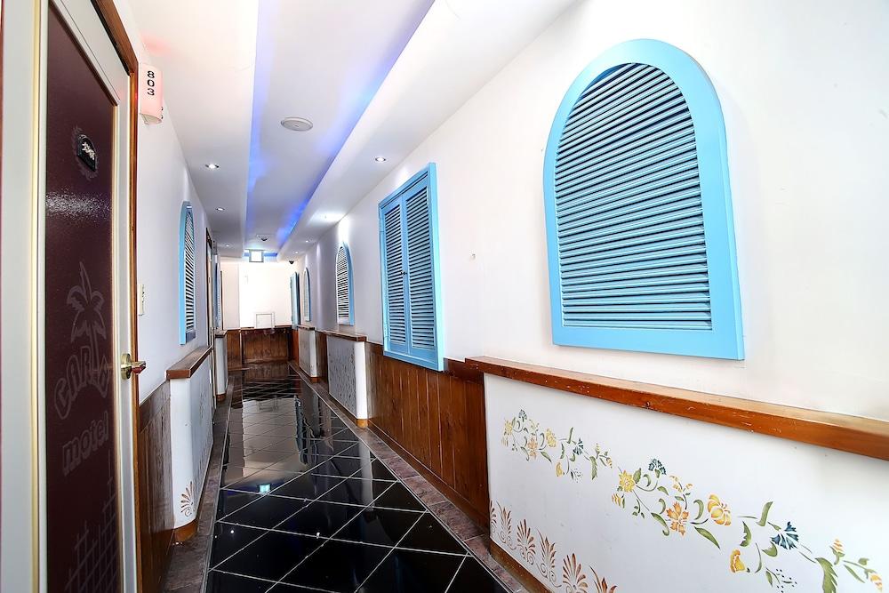 Carib Motel - Hallway