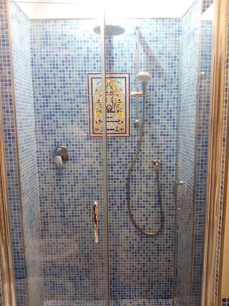 ميديتيرانيان روف - Bathroom
