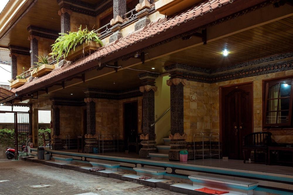 Segara Sadhu Inn Kuta by ecommerceloka - Exterior