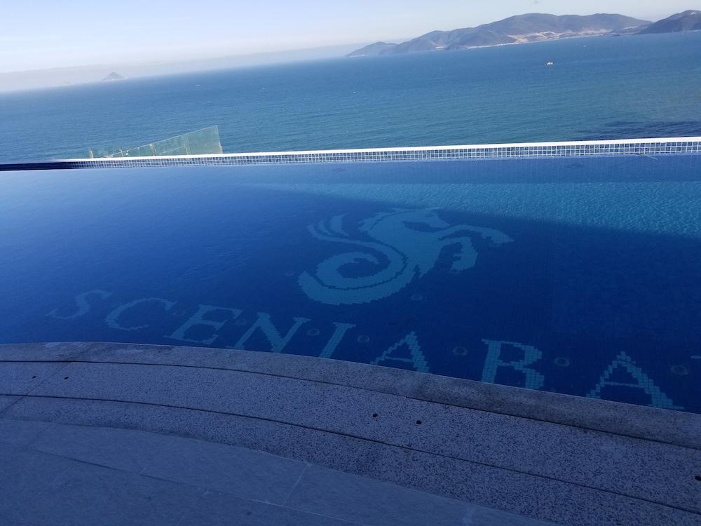 Luxury Scenia Bay Apartment with Seaview - Infinity Pool
