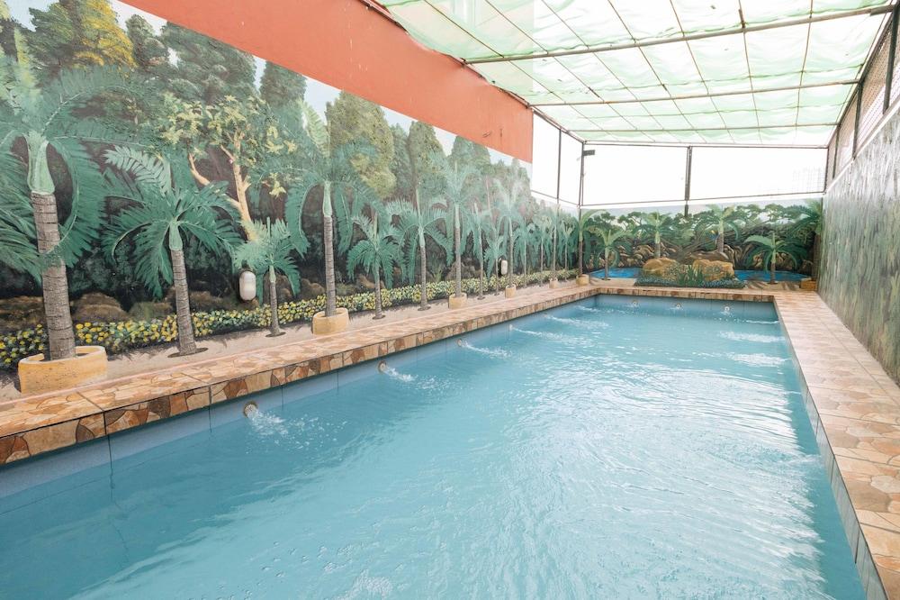 ريد دورز بلس آت آر إس جي ليجاردا مانيلا - Outdoor Pool