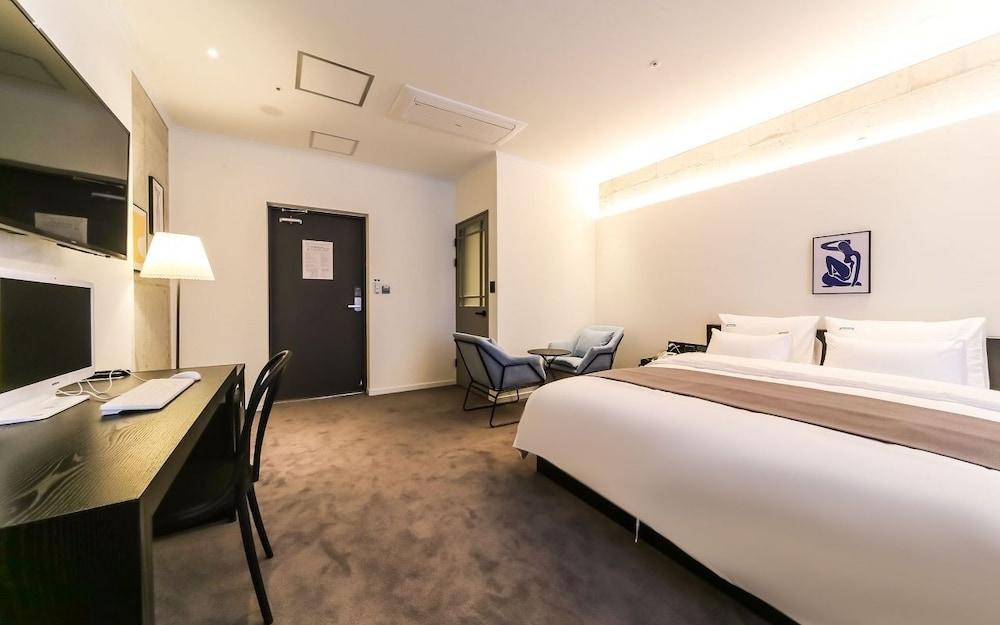 The Point Hotel - Myeongji - Room