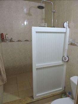 Dar Martin - Bathroom
