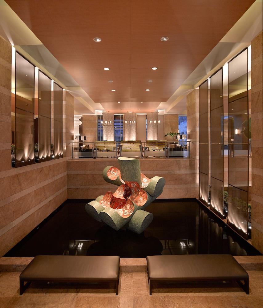 Grand Hyatt Mumbai Hotel and Serviced Apartments - Lobby