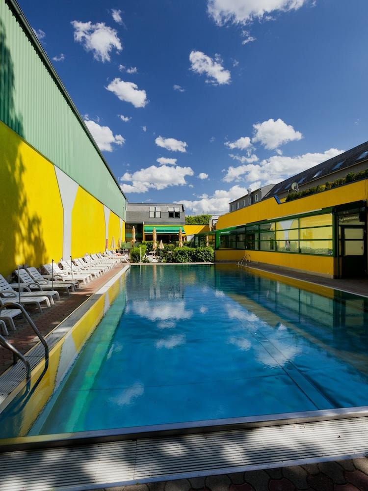 فيينا سبورت هوتل - Outdoor Pool