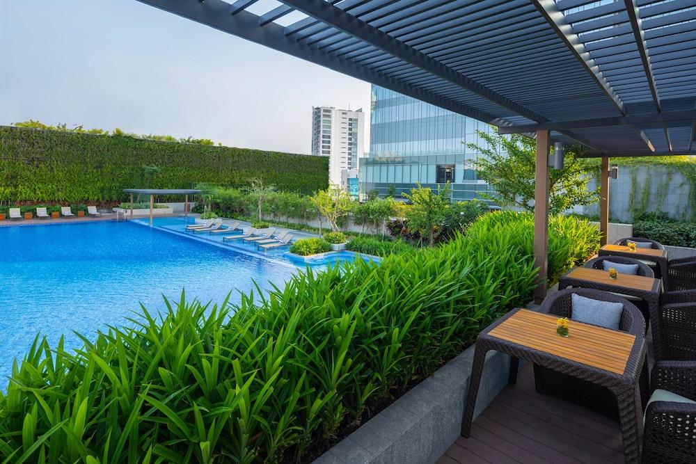 Sedona Suites Ho Chi Minh City - Outdoor Pool