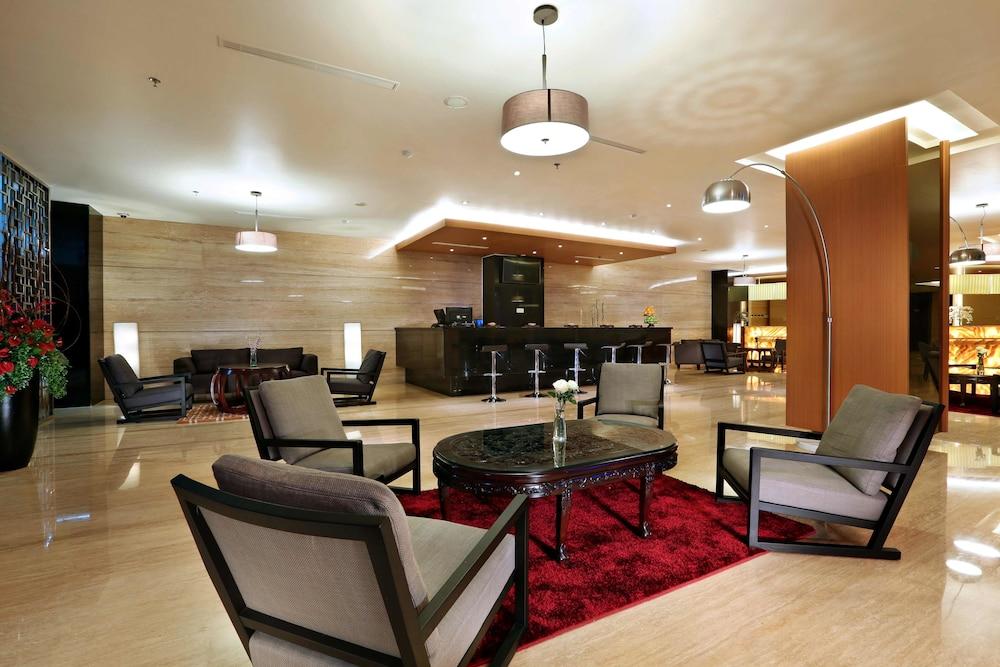 Aston Semarang Hotel & Convention Center - Hotel Lounge