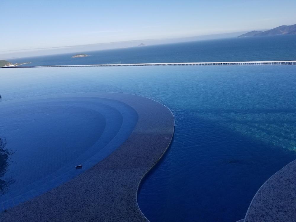 Luxury Scenia Bay Apartment with Seaview - Infinity Pool